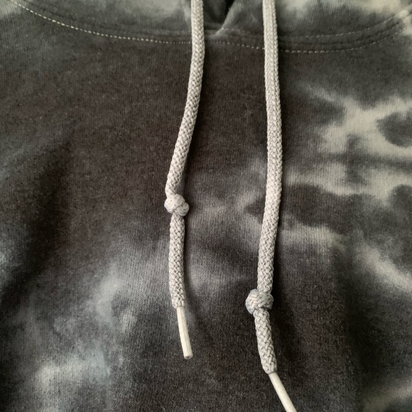 Sweatshirt - Picture 2 of 3